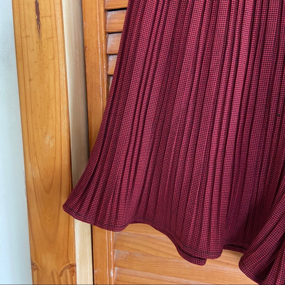NEW Zara Red & Black High Waisted Pleated Shorts - Picture 5 of 9